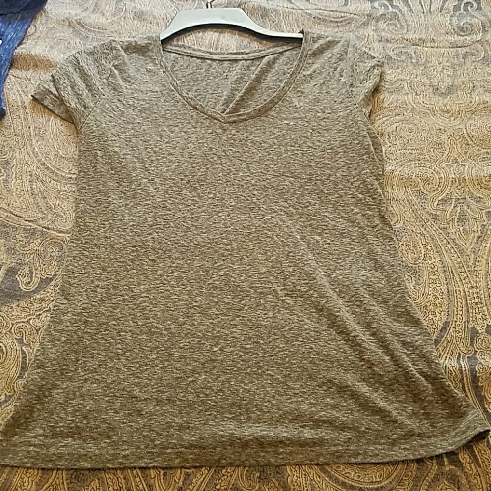 Grey  non-graphic tee (Not with hanger)